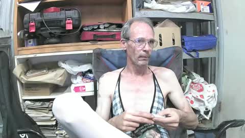 04oldskool online show from December 22, 11:42 pm