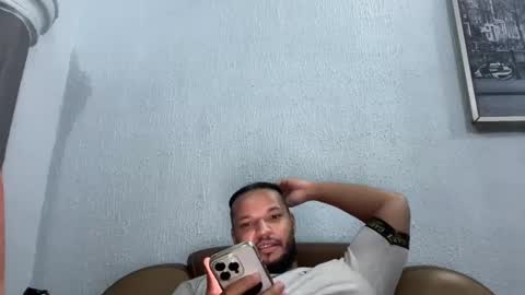 Snapshot of 0_kingsley chatting on December 3, 8:50 pm Kingsley online show from December 3, 8:50 pm