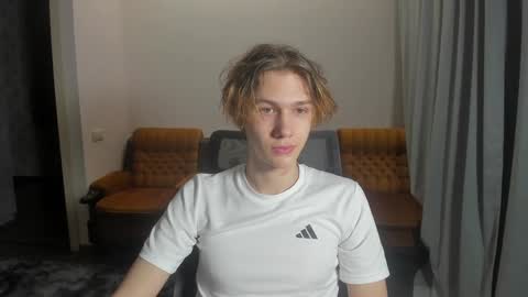 Snapshot of 0verlandd chatting on January 2, 10:05 am Adam online show from January 2, 10:05 am