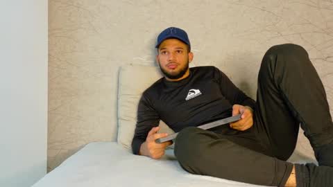 2alexoconor online show from February 22, 8:15 pm