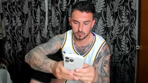 2sexymuscles online show from April 28, 8:02 pm