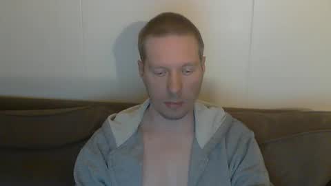 2small4you83 online show from February 12, 11:22 pm