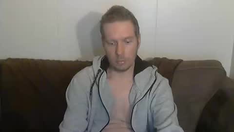 2small4you83 online show from March 20, 9:29 pm