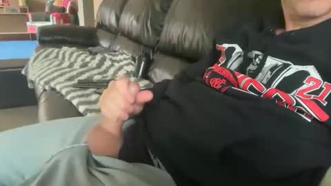 33upandabout33 online show from December 14, 9:00 pm