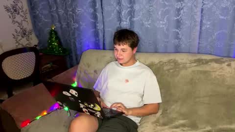 Snapshot of 365party chatting on October 25, 12:12 am Charlie online show from October 25, 12:12 am