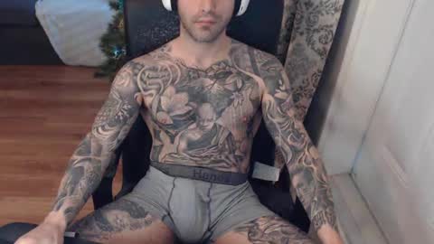 Snapshot of 420randomguy chatting on December 7, 2:02 pm Anomander Rake online show from December 7, 2:02 pm