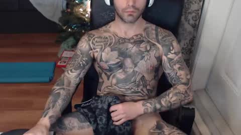 Snapshot of 420randomguy chatting on December 15, 8:04 pm Anomander Rake online show from December 15, 8:04 pm