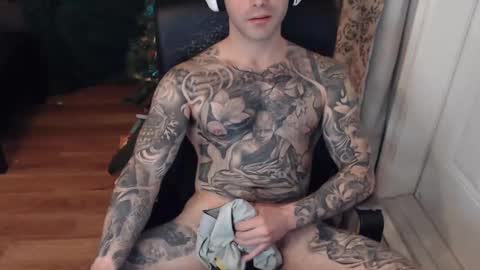 Snapshot of 420randomguy chatting on December 31, 9:06 pm Anomander Rake online show from December 31, 9:06 pm