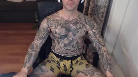 Snapshot of 420randomguy chatting on December 10, 12:13 am Anomander Rake online show from December 10, 12:13 am