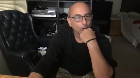 daddy vegas  for single women and couples here online show from December 20, 8:05 pm