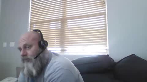 Snapshot of 69singledad79 chatting on December 11, 4:37 pm 69singledad79 online show from December 11, 4:37 pm