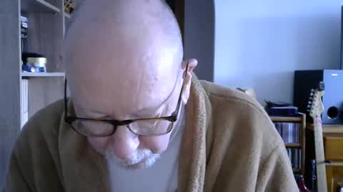  Papi  online show from February 1, 9:11 am