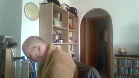  Papi  online show from February 5, 9:46 am