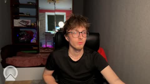 Phillip online show from May 7, 3:39 am