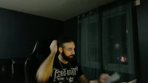 Snapshot of 8james5 chatting on December 5, 1:47 am 8james5 online show from December 5, 1:47 am