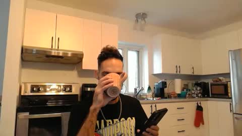 Snapshot of 8james5 chatting on October 22, 3:27 pm 8james5 online show from October 22, 3:27 pm