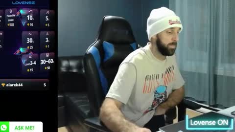 Snapshot of 8james5 chatting on February 18, 12:26 am 8james5 online show from February 18, 12:26 am