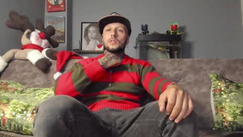 Snapshot of _emilio_escobar chatting on December 24, 10:33 am Emilio online show from December 24, 10:33 am