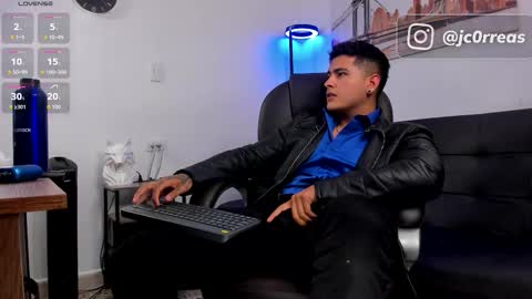 Snapshot of _juanes__ chatting on October 24, 10:33 pm _juanes__ online show from October 24, 10:33 pm
