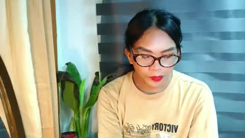 its me karie online show from February 28, 9:19 am