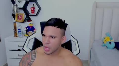 Snapshot of _matthew_santos_ chatting on December 28, 2:11 am _matthew_santos_ online show from December 28, 2:11 am