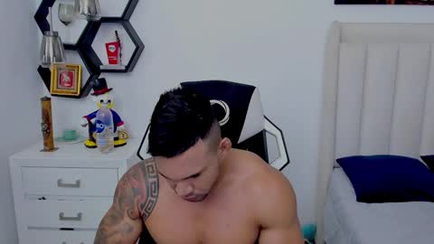 Snapshot of _matthew_santos_ chatting on December 17, 11:17 am _matthew_santos_ online show from December 17, 11:17 am