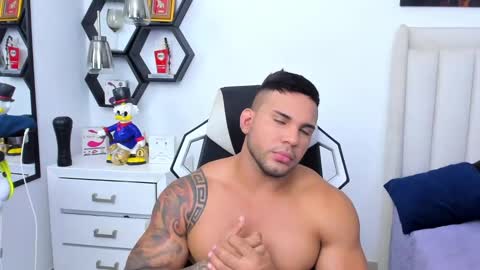 Snapshot of _matthew_santos_ chatting on February 6, 11:04 pm _matthew_santos_ online show from February 6, 11:04 pm
