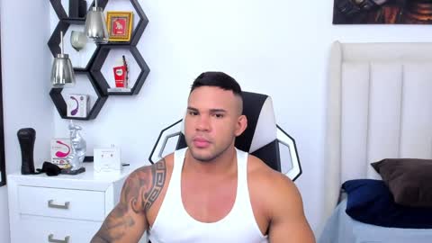 Snapshot of _matthew_santos_ chatting on February 28, 12:10 am _matthew_santos_ online show from February 28, 12:10 am