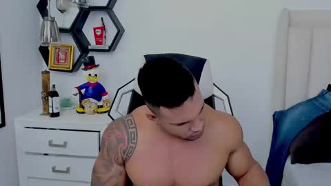Snapshot of _matthew_santos_ chatting on December 12, 10:31 pm _matthew_santos_ online show from December 12, 10:31 pm