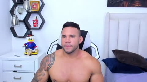 Snapshot of _matthew_santos_ chatting on January 24, 9:37 pm _matthew_santos_ online show from January 24, 9:37 pm