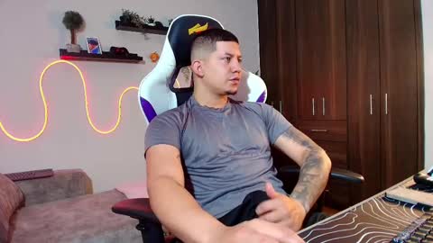 Roberto online show from February 22, 2:16 pm