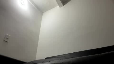 Juan Pablo-independent model online show from March 9, 9:57 pm