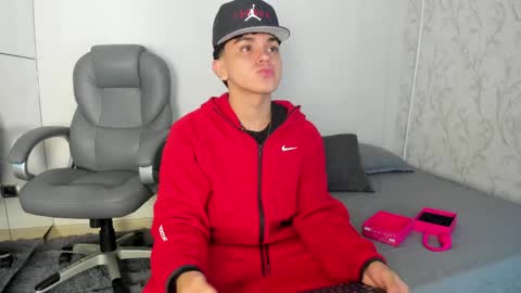 _taylorblack online show from April 7, 12:05 pm