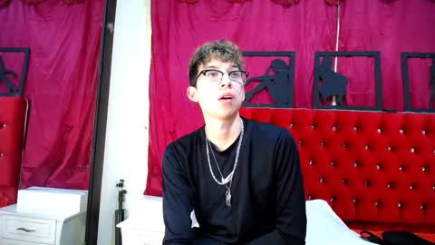 Snapshot of _thomas_hot_ chatting on February 16, 7:27 pm Thomas online show from February 16, 7:27 pm