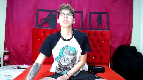 Snapshot of _thomas_hot_ chatting on February 13, 8:03 pm Thomas online show from February 13, 8:03 pm