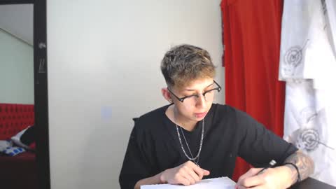 Snapshot of _thomas_hot_ chatting on January 2, 7:51 pm Thomas online show from January 2, 7:51 pm