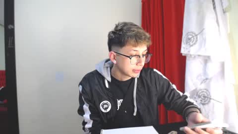 Snapshot of _thomas_hot_ chatting on January 3, 5:42 pm Thomas online show from January 3, 5:42 pm