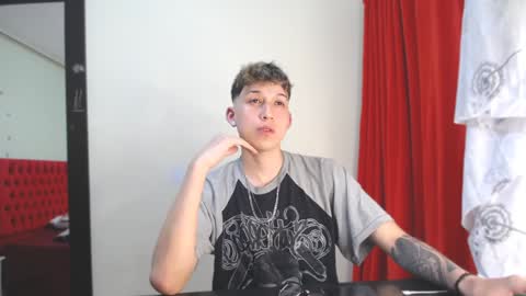 Snapshot of _thomas_hot_ chatting on December 31, 2:51 am Thomas online show from December 31, 2:51 am