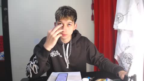 Snapshot of _thomas_hot_ chatting on December 29, 7:00 pm Thomas online show from December 29, 7:00 pm