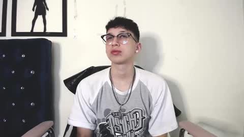 Snapshot of _thomas_hot_ chatting on September 24, 2:11 am Thomas online show from September 24, 2:11 am