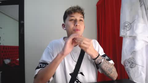 Snapshot of _thomas_hot_ chatting on January 7, 3:37 am Thomas online show from January 7, 3:37 am