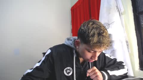 Snapshot of _thomas_hot_ chatting on January 12, 9:51 pm Thomas online show from January 12, 9:51 pm