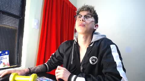 Snapshot of _thomas_hot_ chatting on February 1, 9:51 pm Thomas online show from February 1, 9:51 pm