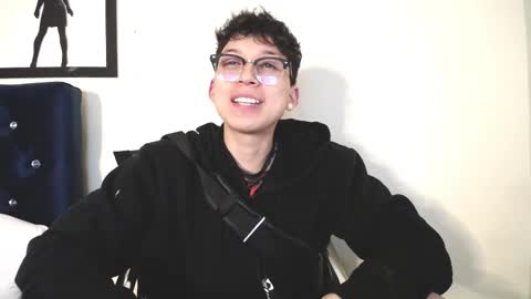 Snapshot of _thomas_hot_ chatting on October 24, 1:29 am Thomas online show from October 24, 1:29 am