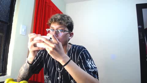 Snapshot of _thomas_hot_ chatting on January 31, 1:33 am Thomas online show from January 31, 1:33 am