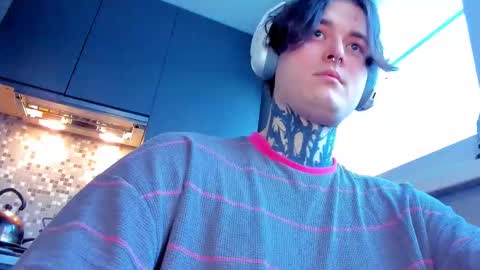 _torfin_ online show from February 3, 6:40 am