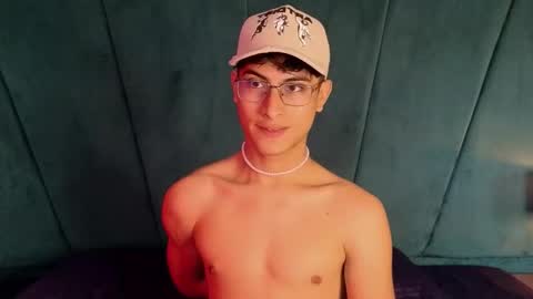 Aaron Ezequiel online show from November 21, 9:36 pm