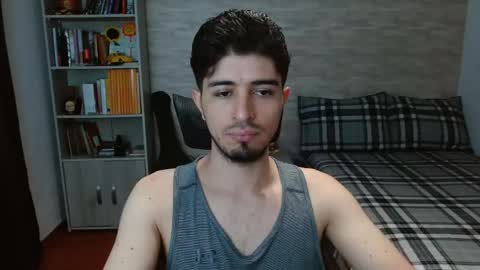 Snapshot of aaron_paul_ chatting on October 18, 6:57 pm Aaron online show from October 18, 6:57 pm