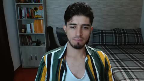 Snapshot of aaron_paul_ chatting on October 16, 6:49 pm Aaron online show from October 16, 6:49 pm