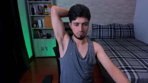 Snapshot of aaron_paul_ chatting on September 14, 8:33 pm Aaron online show from September 14, 8:33 pm